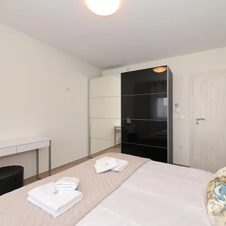 Luxus No 3 In Mit Balkon I Naehe Altstadt & Apartment Zadar