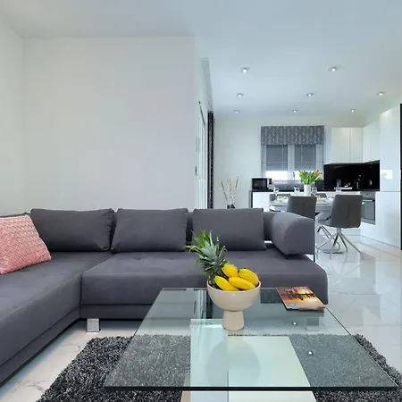 Apartment Luxus No 3 In Mit Balkon I Naehe Altstadt & *