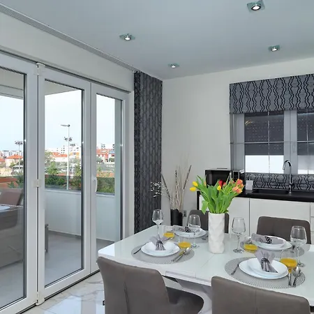 Luxus No 3 In Mit Balkon I Naehe Altstadt & Zadar