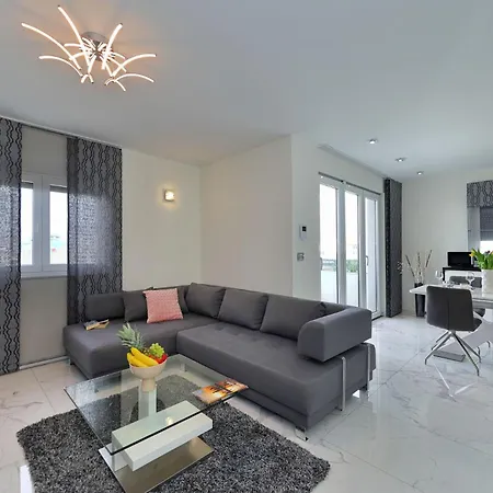Apartment Luxus No 3 In Mit Balkon I Naehe Altstadt & *