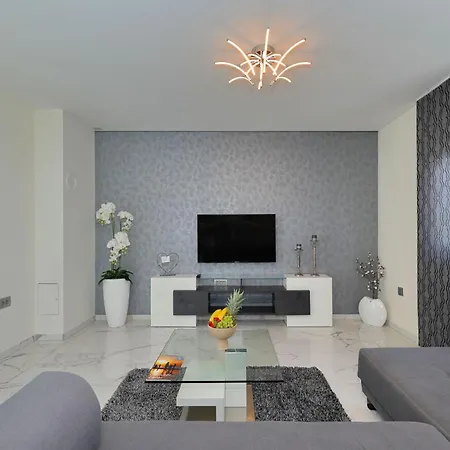 Luxus No 3 In Mit Balkon I Naehe Altstadt & Apartment Zadar