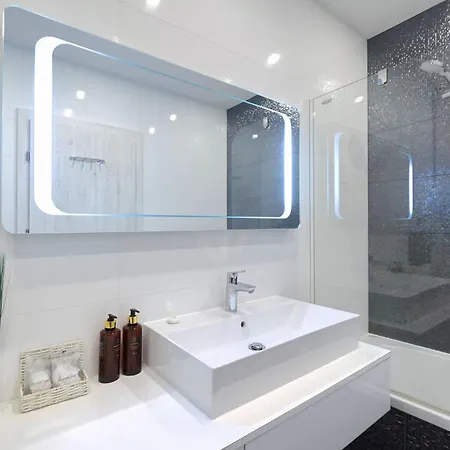 Apartment Luxus No 3 In Mit Balkon I Naehe Altstadt & *