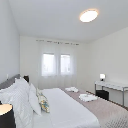 Luxus No 3 In Mit Balkon I Naehe Altstadt & * Zadar